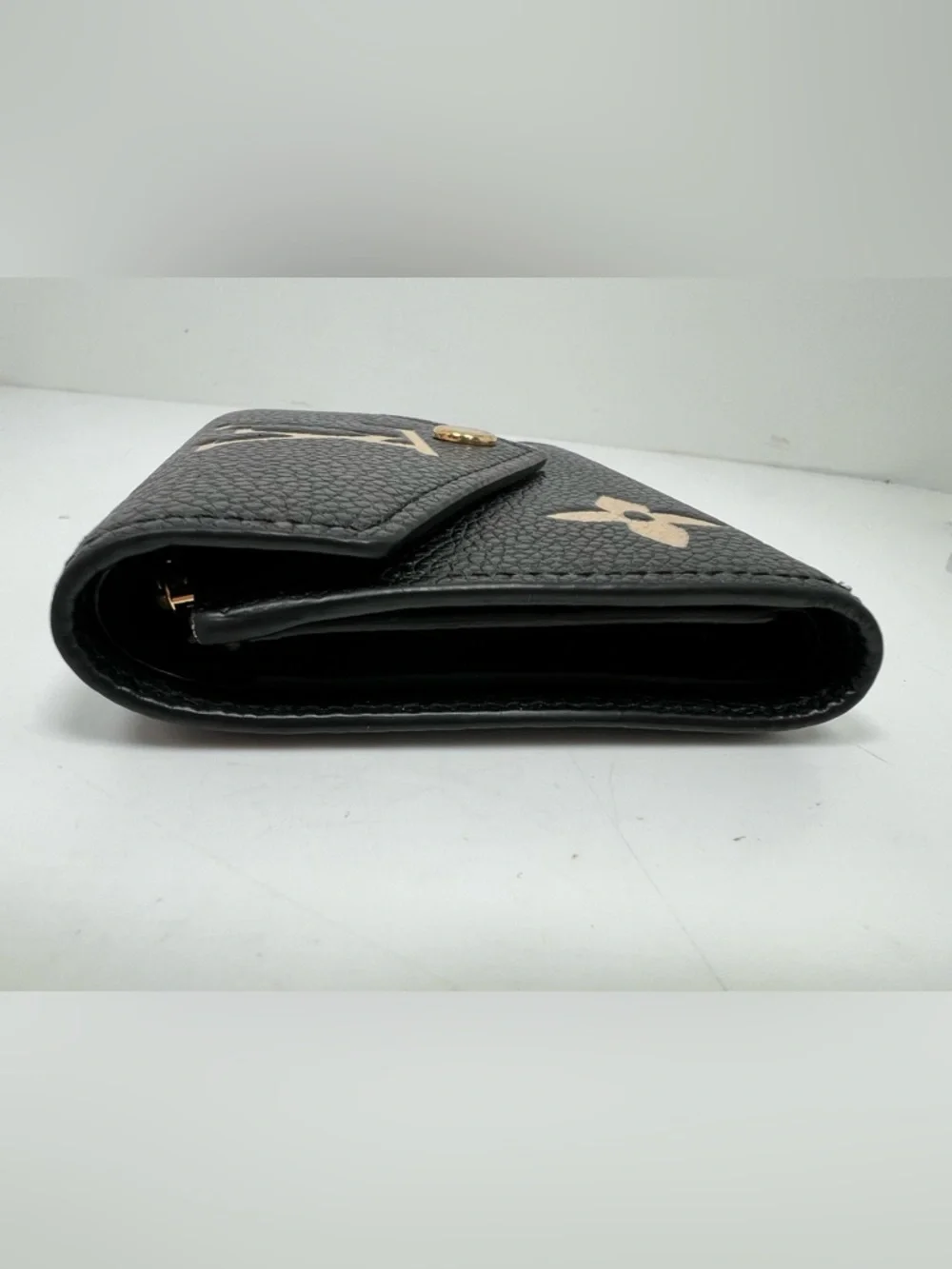 LOUIS VUITTON Portefeuille Victorine Monogram Bicolor Empreinte